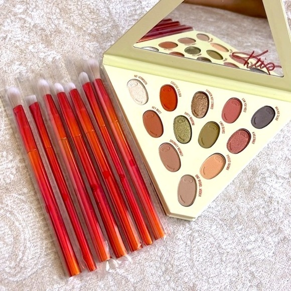 Brand New Kylie Jenner Kris Collection Eyeshadow Palette & 7-Piece BH Brush Set - Picture 14 of 14